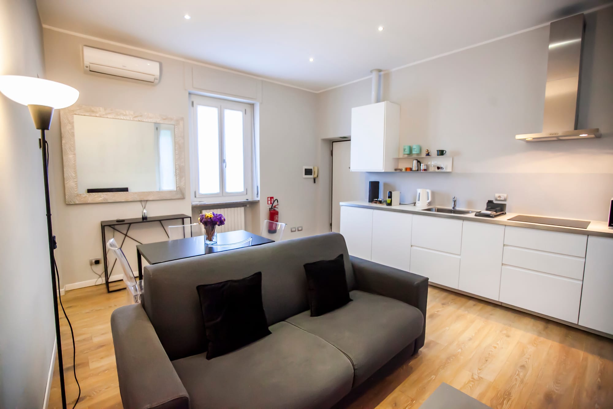 Casa di Miriam — soggiorno aperto sulla cucina
